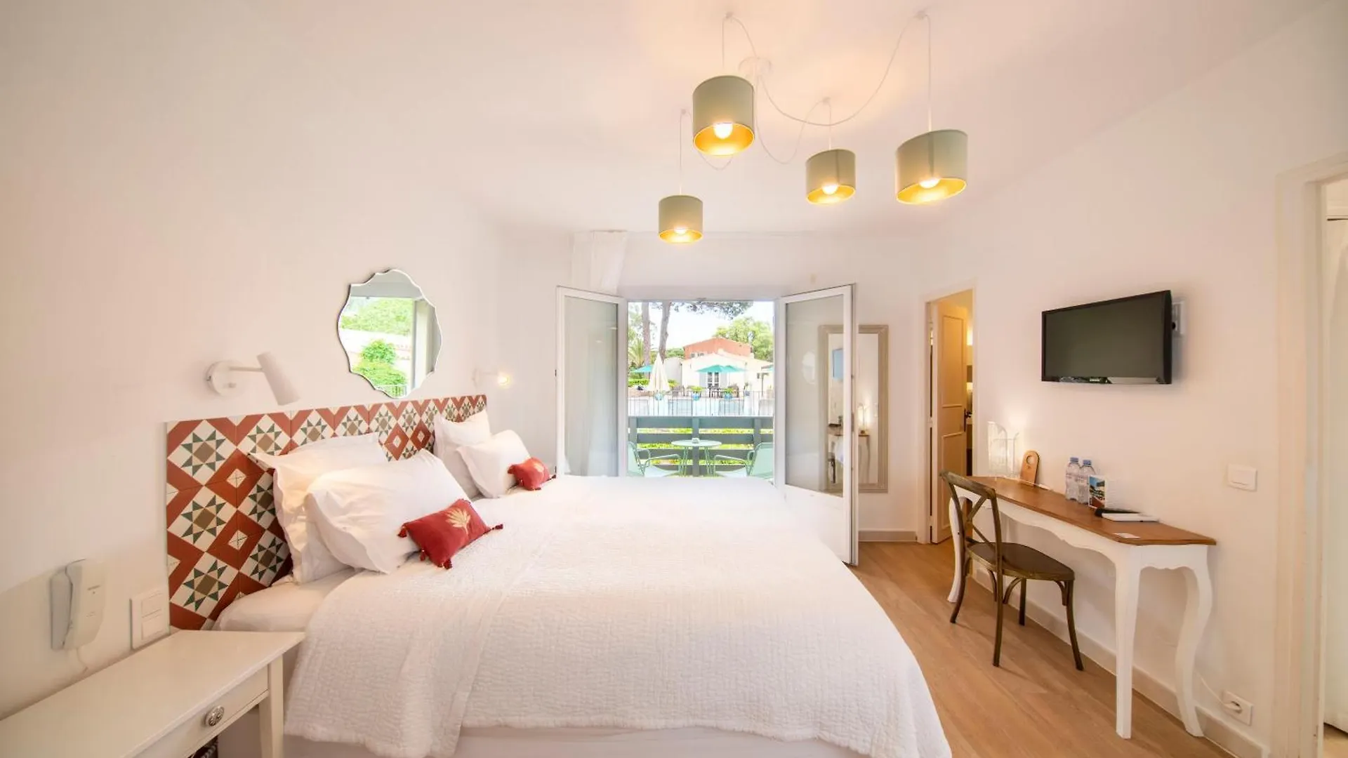 Les Capucines Saint Tropez Hotel Gassin 4*,