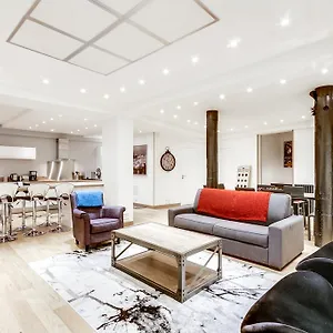 Just Renovated 138m2 On The Seine , Paris France